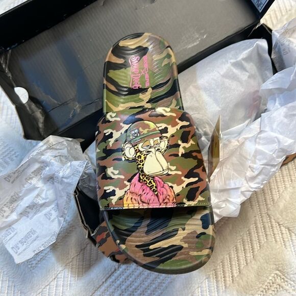 SKECHERS X DR. BOMBAY - Camo Bombay Slide - Picture 2 of 6